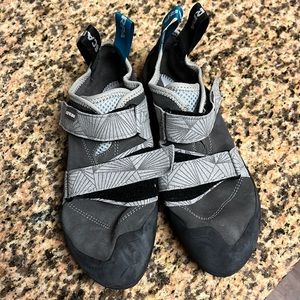 Climbing shoes